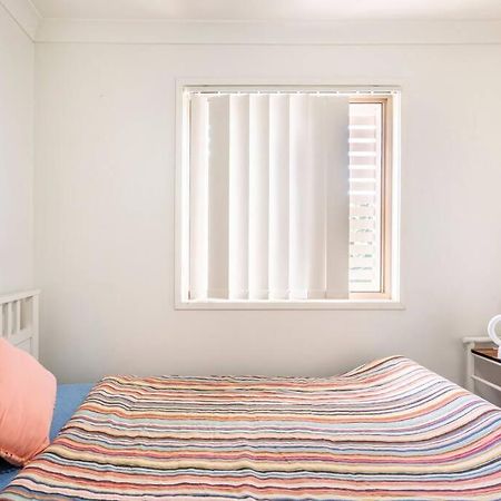 Room With Separate Bath In Shared Homestay Redcliffe Exterior photo