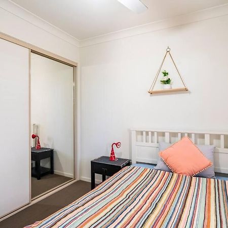 Room With Separate Bath In Shared Homestay Redcliffe Exterior photo