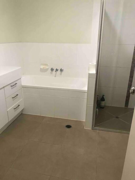 Room With Separate Bath In Shared Homestay Redcliffe Exterior photo